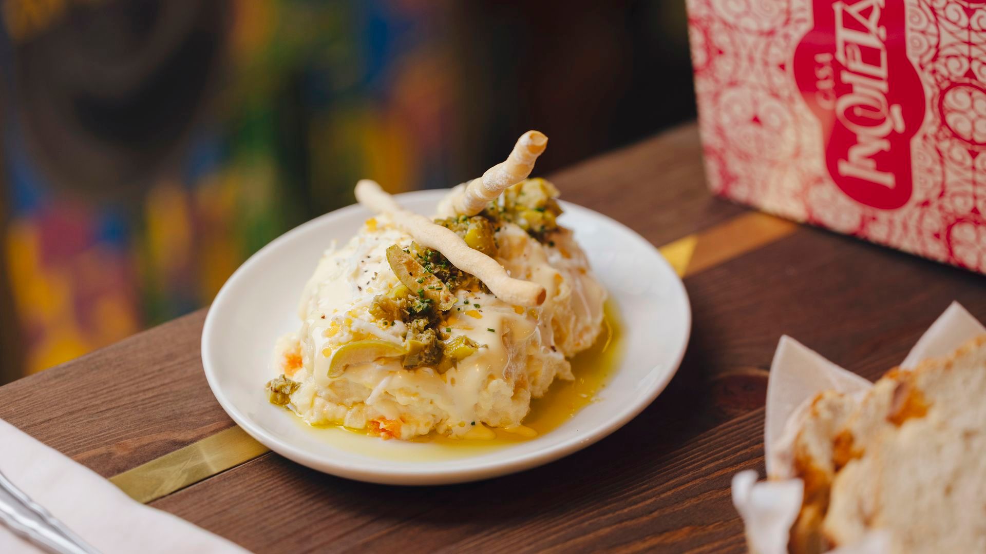 Ensaladilla clásica con mayonesa ligera, uno de los imprescindibles para el picoteo