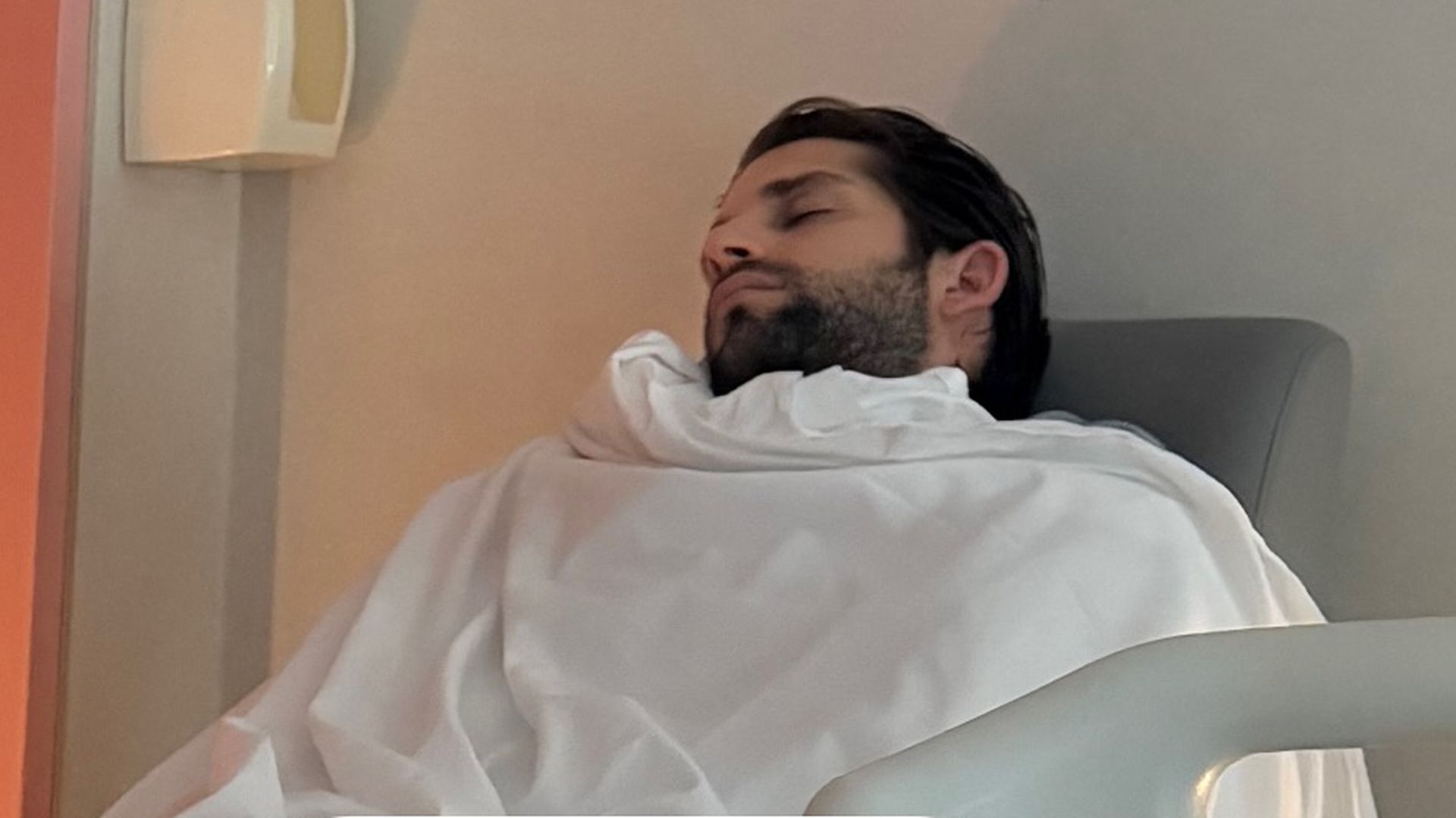 Foto que publica Danna Ponce de Xavi Cortés durante las noches de ingreso