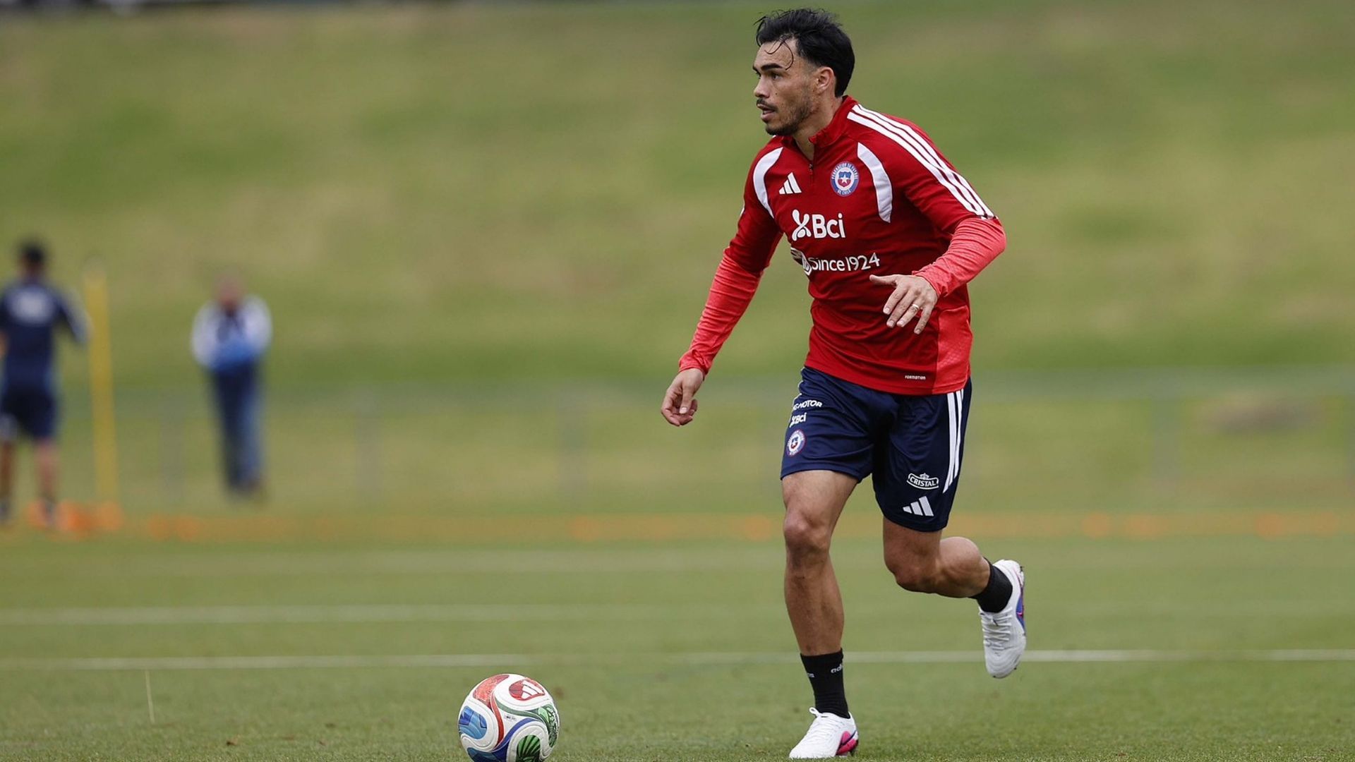 Gabi Suazo, entrenando con Chile en Nueva Zelanda