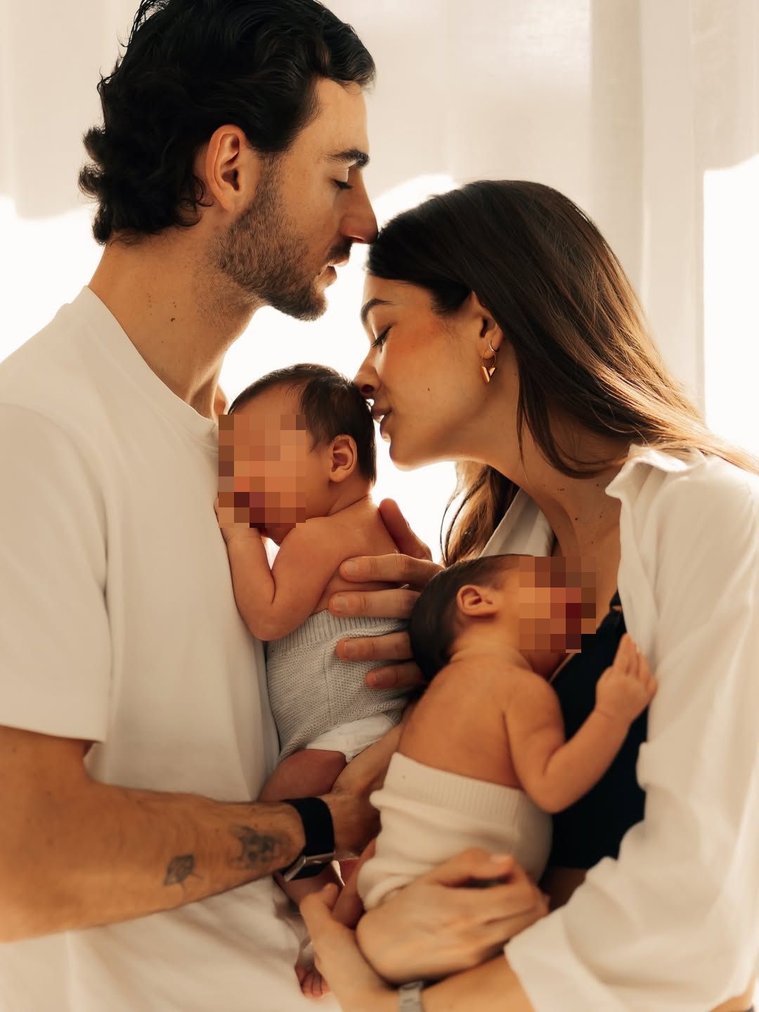 Juan, Estela y los mellizos Luca y Liah