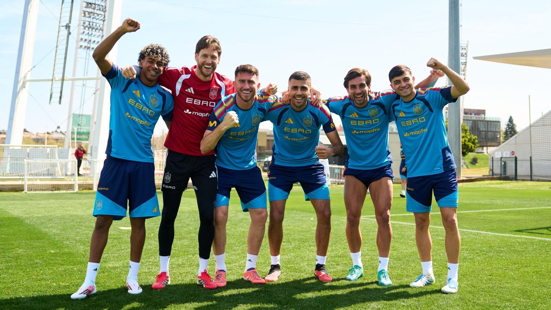 Los ganadores del partido de fútbol-tenis del entrenamiento de la Selección Española