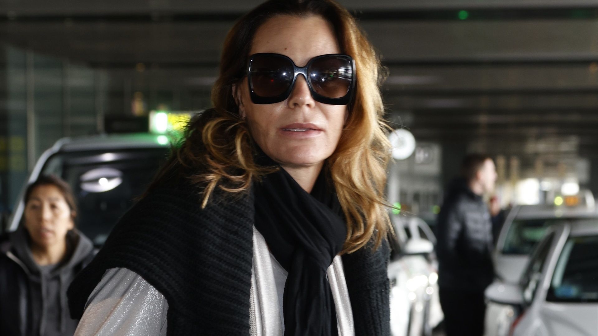 Mar Flores, captada en el aeropuerto al regresar a España