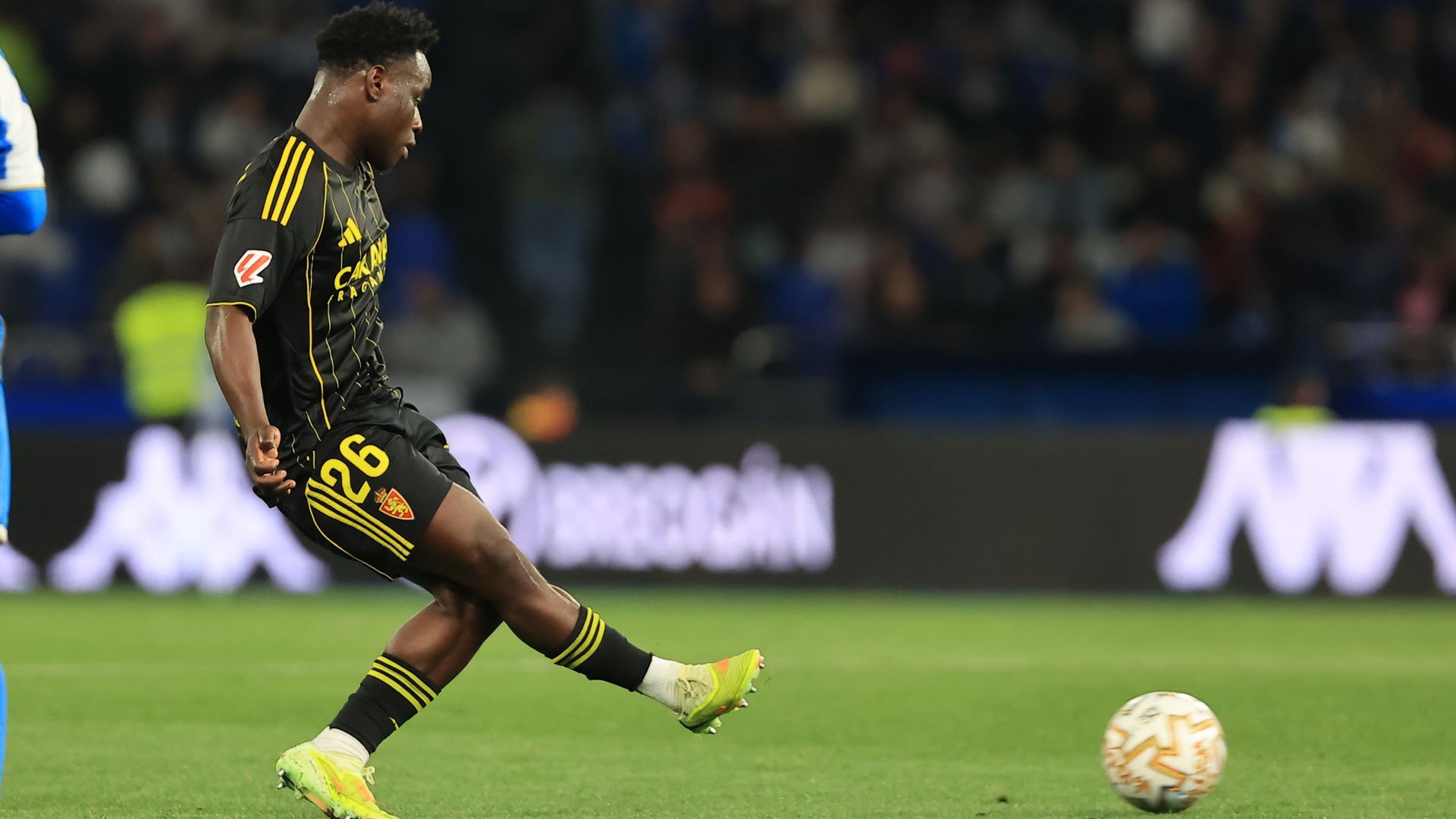 Mawuli Mensah, durante un partido con el Real Zaragoza