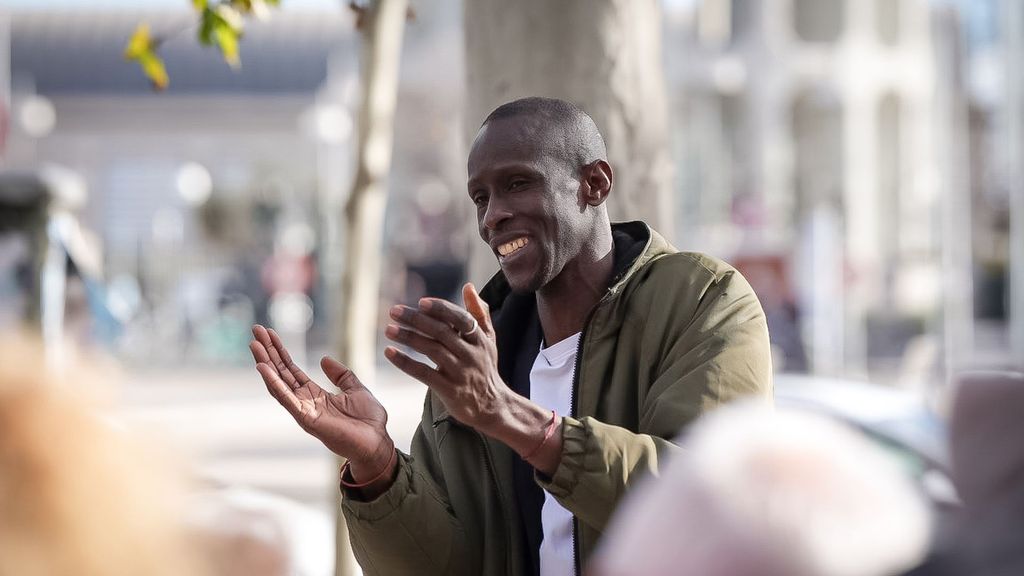El exdiputado de Podemos Serigne Mbaye acusa a la Policía de "racismo puro y duro" por su arresto en Madrid