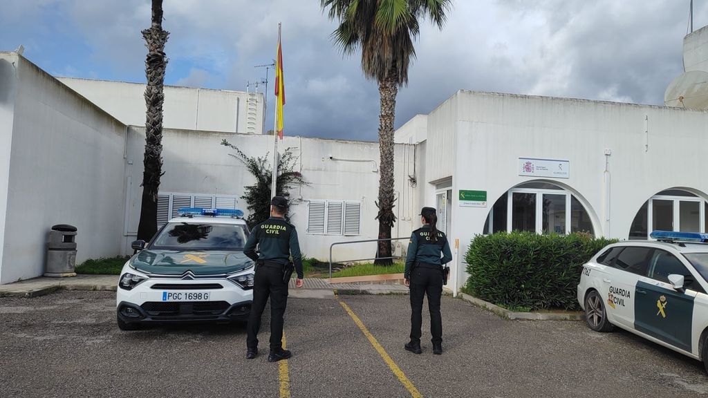 Detenidos dos hombres por intentar robar y atropellar a un guardia civil fuera de servicio en Palmanova, Mallorca