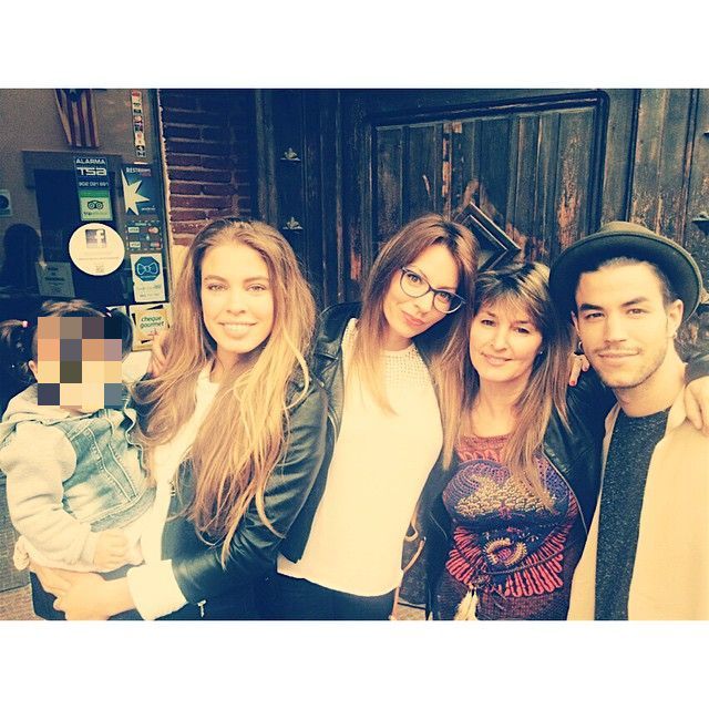 Jessica, con su sobrina en brazos, junto a su madre y sus dos hermanos, en 2015