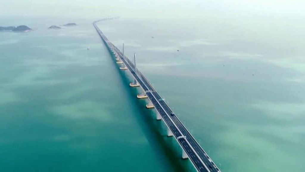 La ingeniería china traspasa todos los límites: de la escalera mecánica más grande al aeropuerto en la cima de una montaña