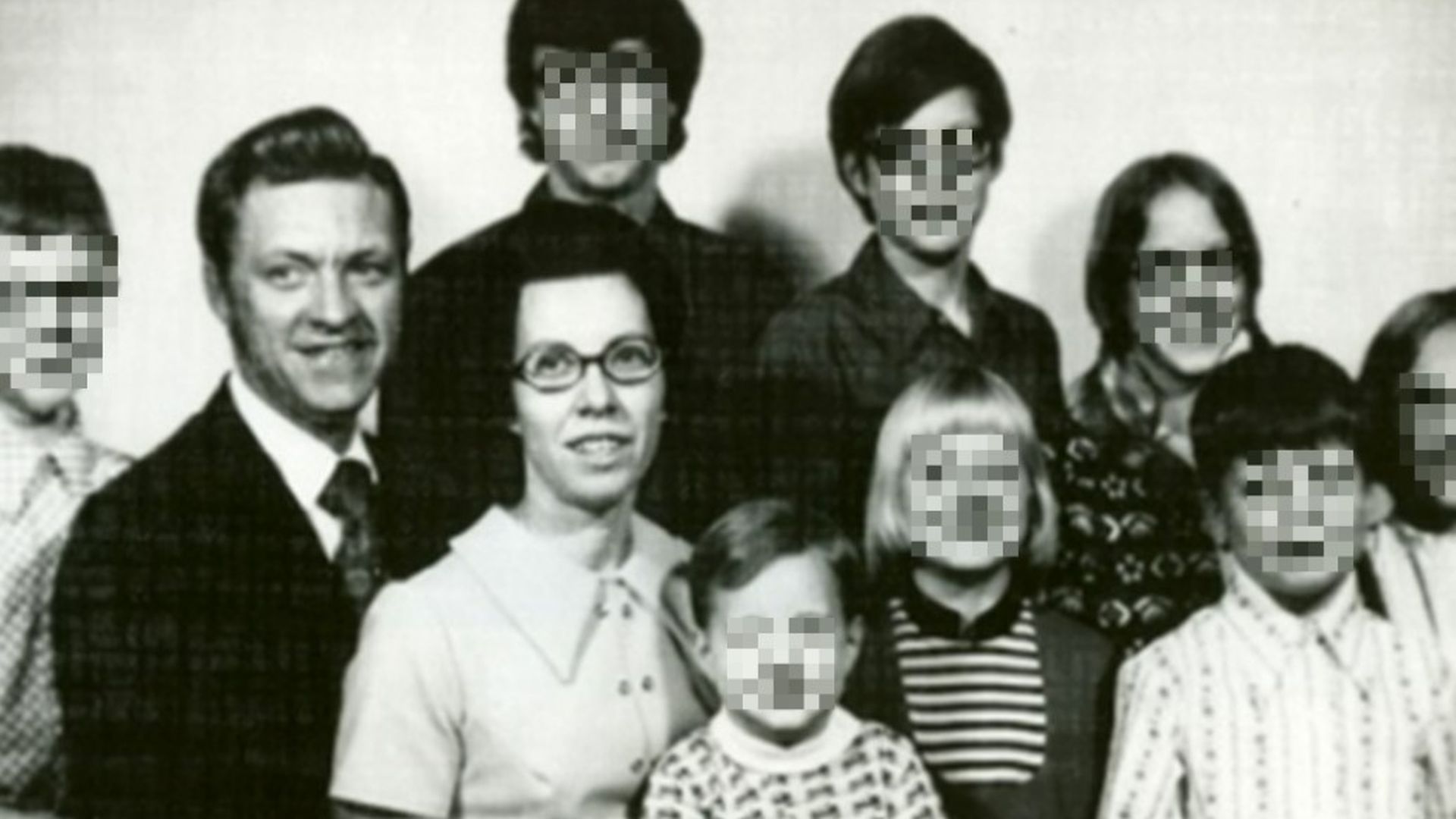 Leonard Jr., el hermano de James Ruppert, junto a su esposa Alma y sus ocho hijos