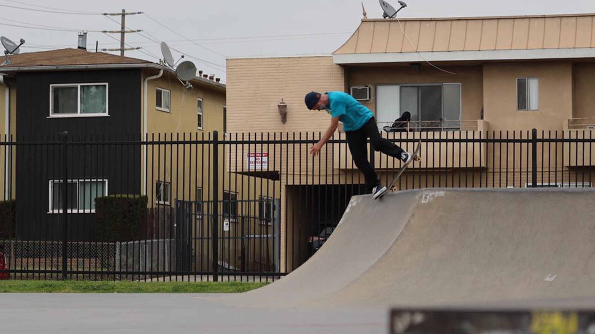 Mackenzie Eisenhour sigue patinando a diario a sus casi 50 años