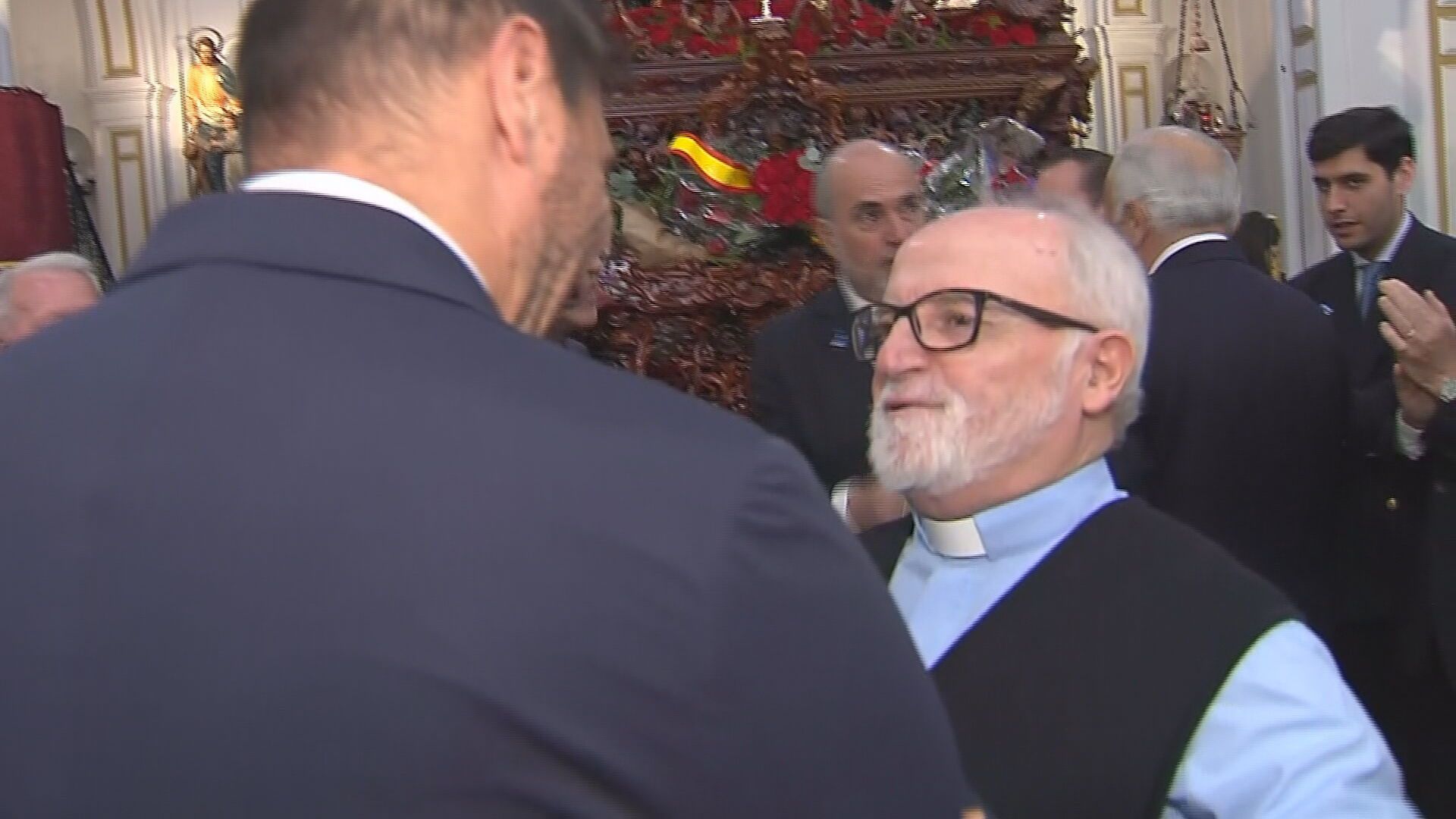 Ofrenda floral del Betis a la Hermandad de La Misión