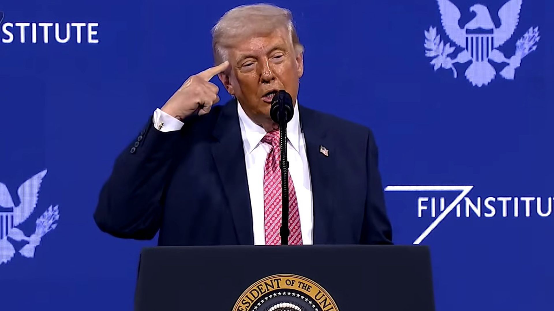 Donald Trump bromea sobre cambiar de nombre al estrecho de Ormuz por "estrecho de Trump": "No hay accidentes conmigo" Donald Trump bromea sobre cambiar de nombre al estrecho de Ormuz por "estrecho de Trump": "No hay accidentes conmigo"