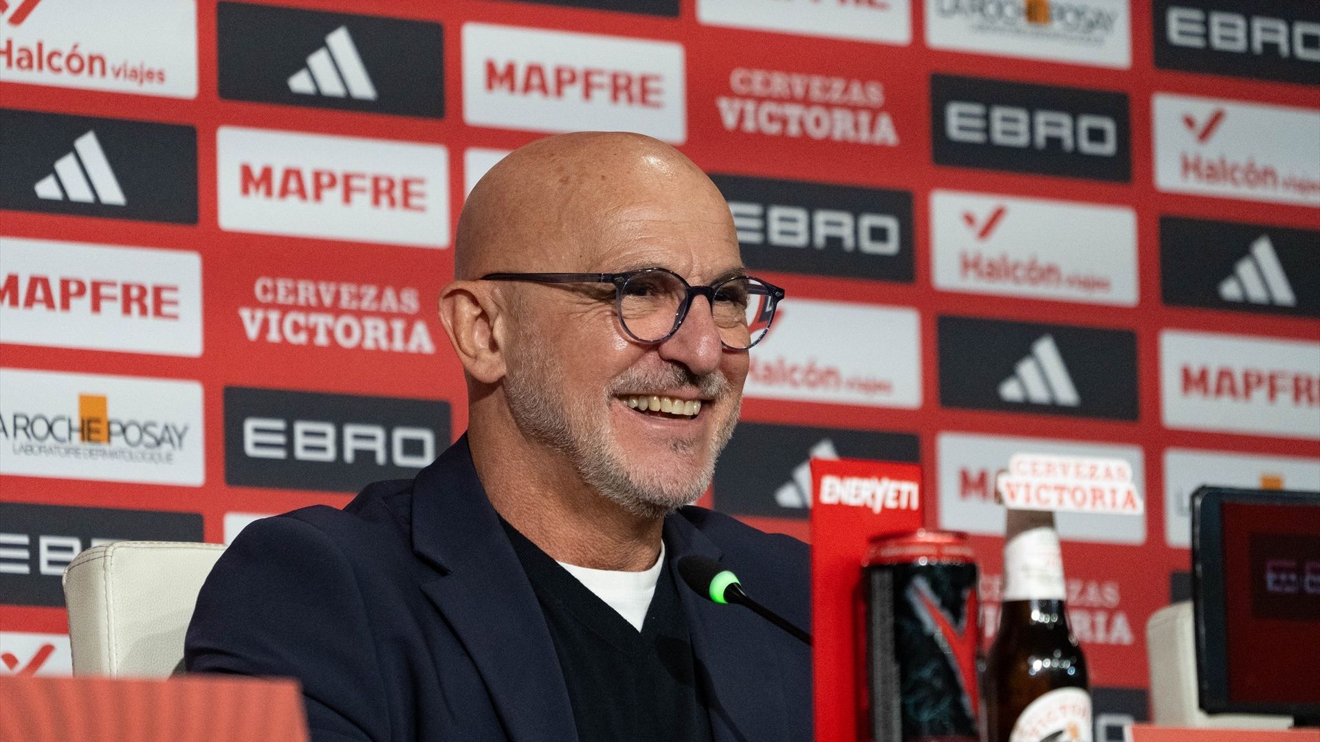 El seleccionador Luis de la Fuente atiende a la prensa en el Madrigal