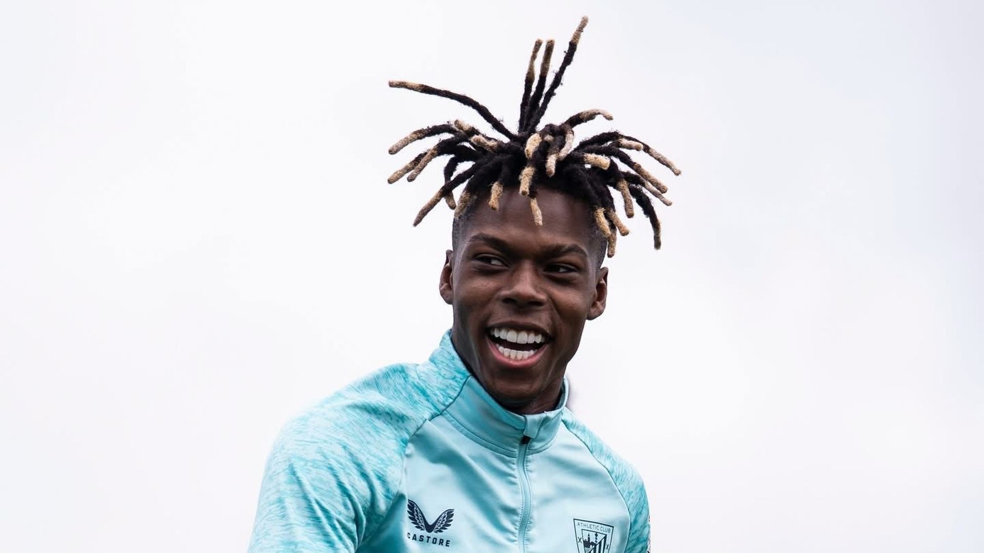 Gesto de Nico Williams en un entrenamiento en Lezama