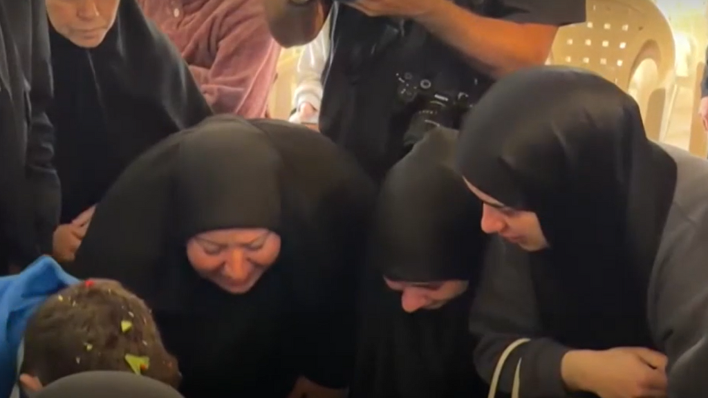 Israel ataca en el Líbano: una madre y sus tres hijos pequeños, uno recién nacido, entre las víctimas del último bombardeo