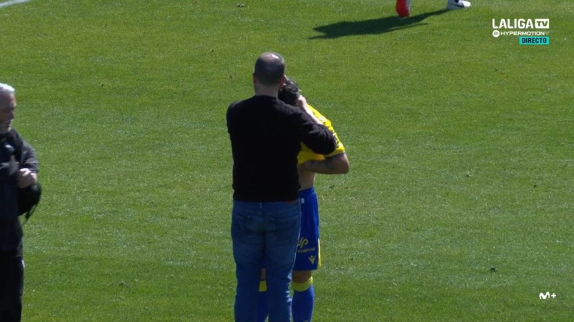 José Juan Romero consuela a Iza Carcelén