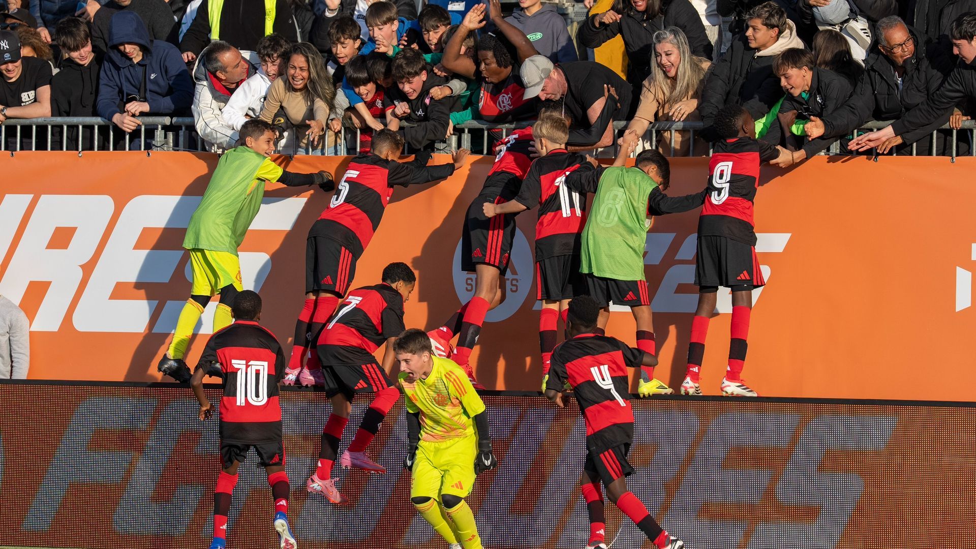 Los jugadores de Flamengo celebrando el triuno contra el PSG