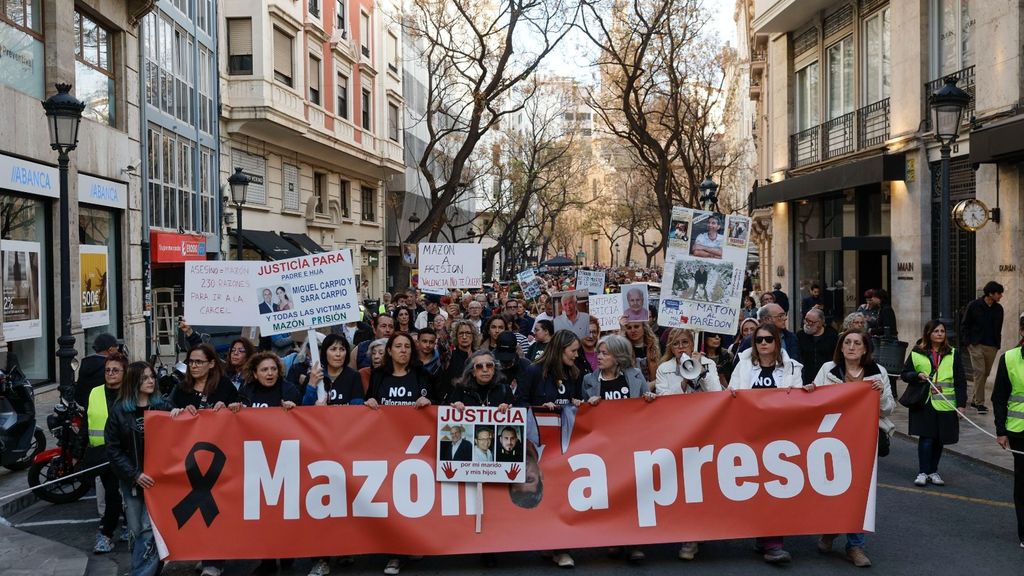 Una manifestación exige en las calles de Valencia que Mazón "no quede impune" por la dana: "Estamos aquí para que no se le aplique el aforamiento"