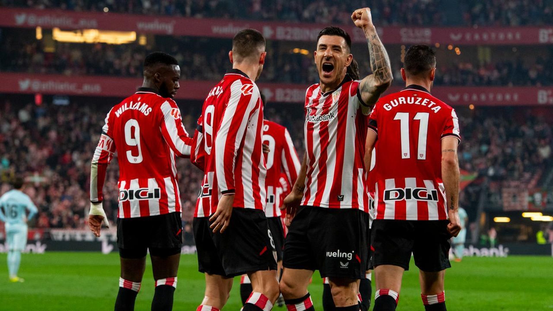 Yuri Berchiche celebra un gol ante el Real Betis en San Mamés