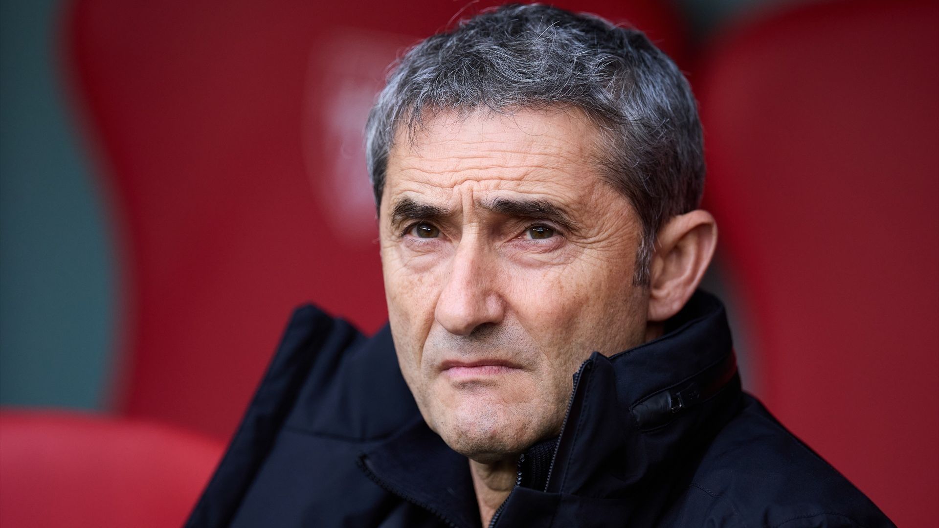 El entrenador del Athletic Club Ernesto Valverde sentado en San Mamés El entrenador del Athletic Club Ernesto Valverde sentado en San Mamés