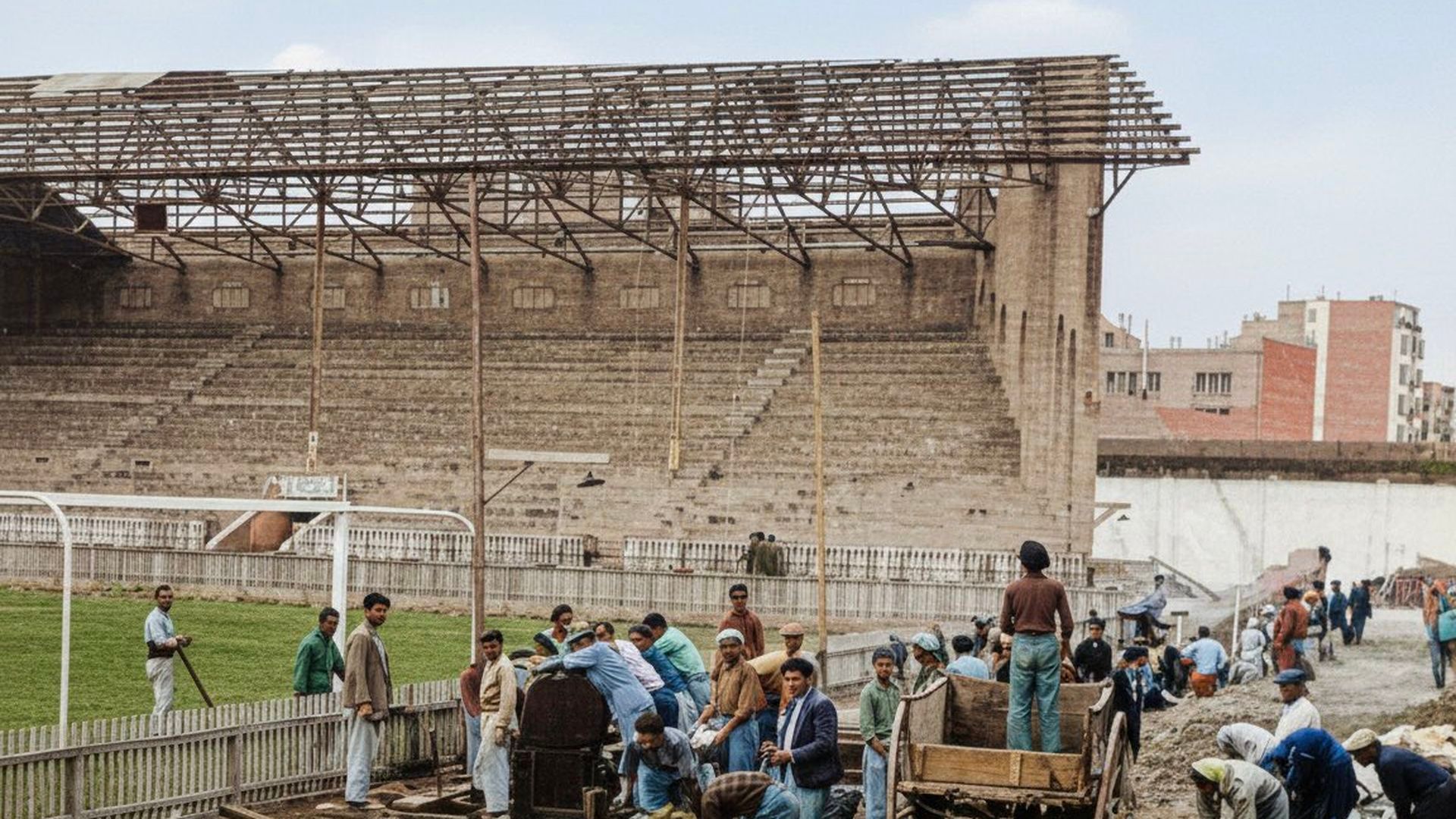 Imagen restaurada y coloreada del aspecto del Camp de Mestalla durante la Guerra Civil.