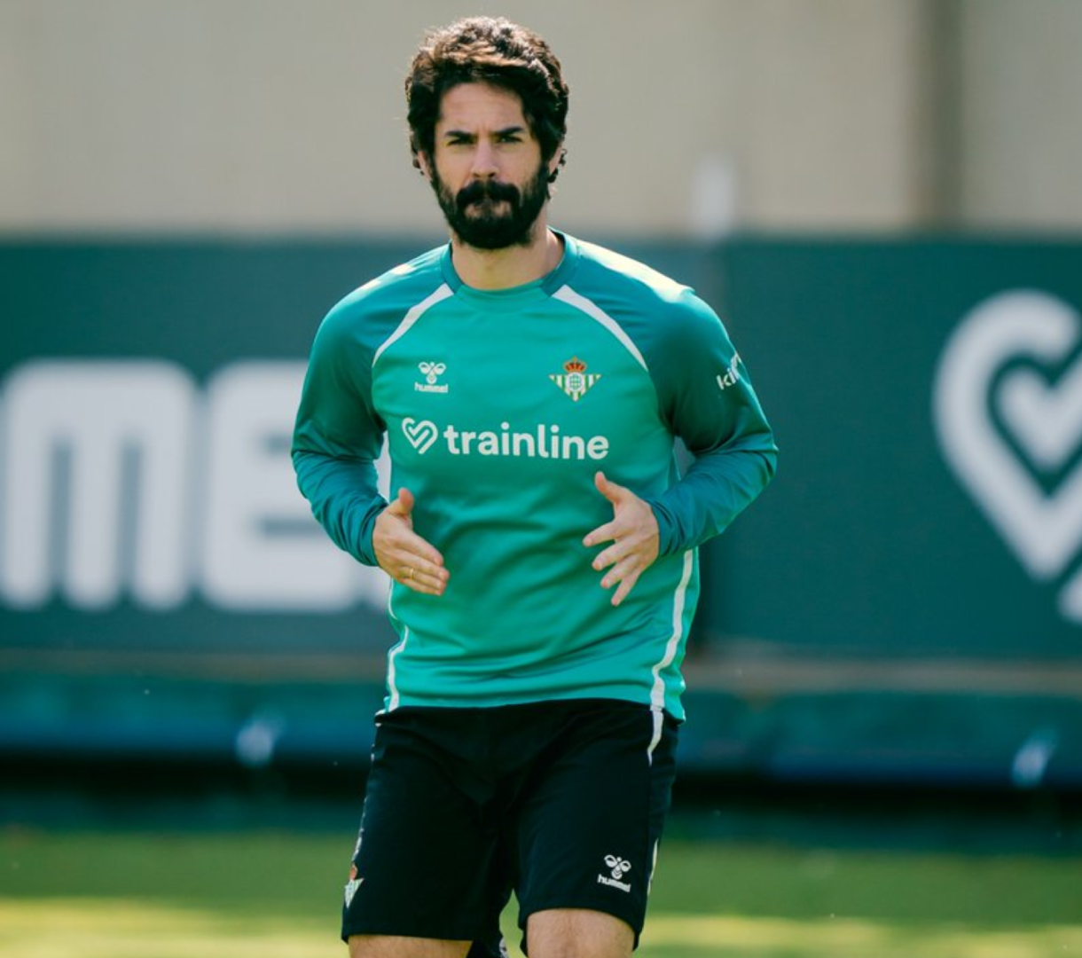 Isco Alarcón trabaja sobre el césped de la Ciudad Deportiva