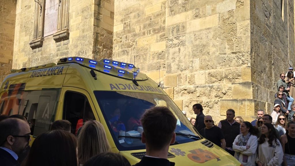 Domingo de Ramos: la Hermandad de la Hiniesta procesiona hasta la madrugada