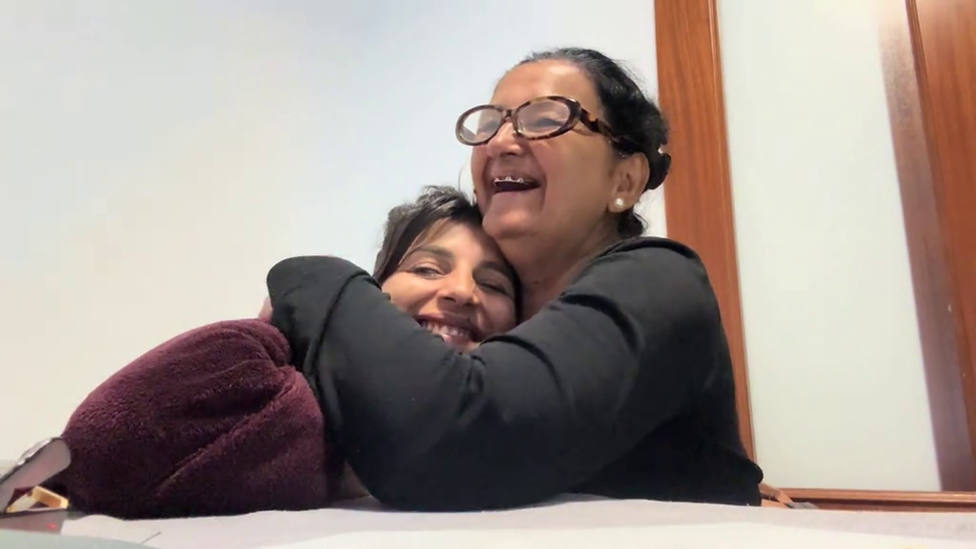 Aguasantas y su madre en el momento en el que es consciente de que será abuela