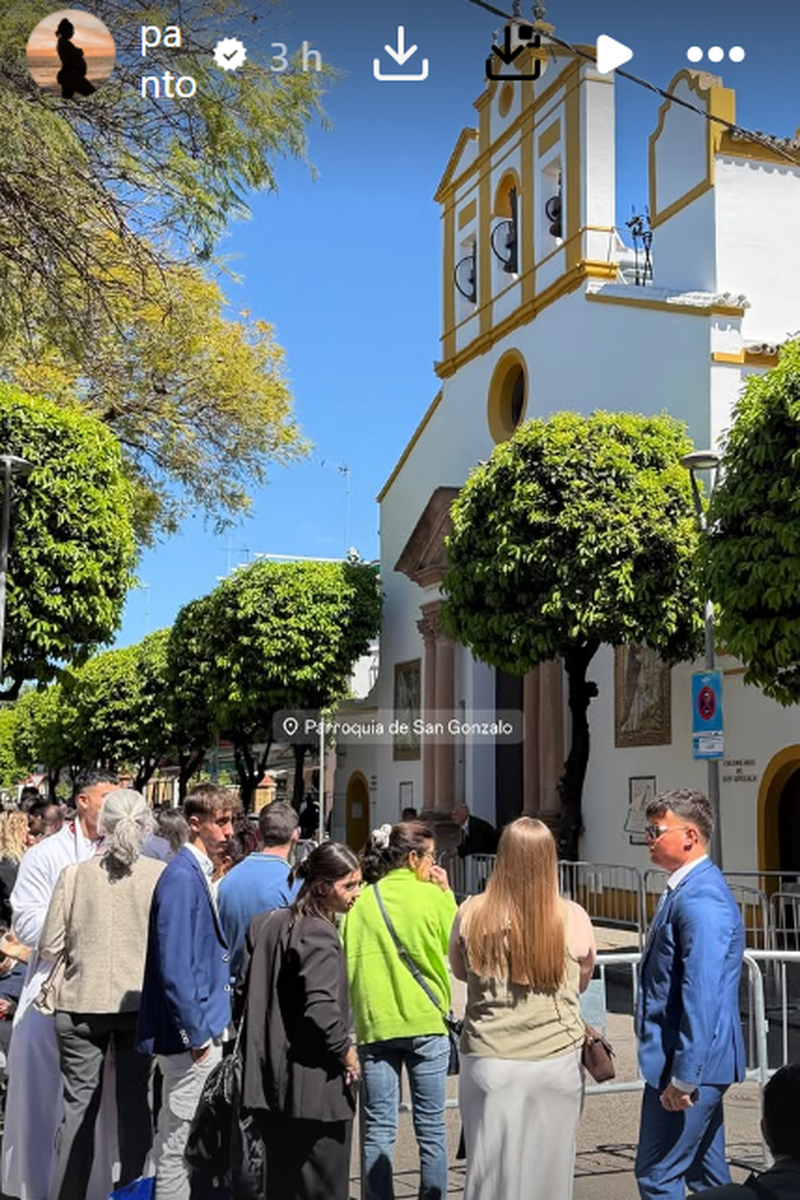Anabel Pantoja, esperando en la parroquia de San Gonzalo de Sevilla