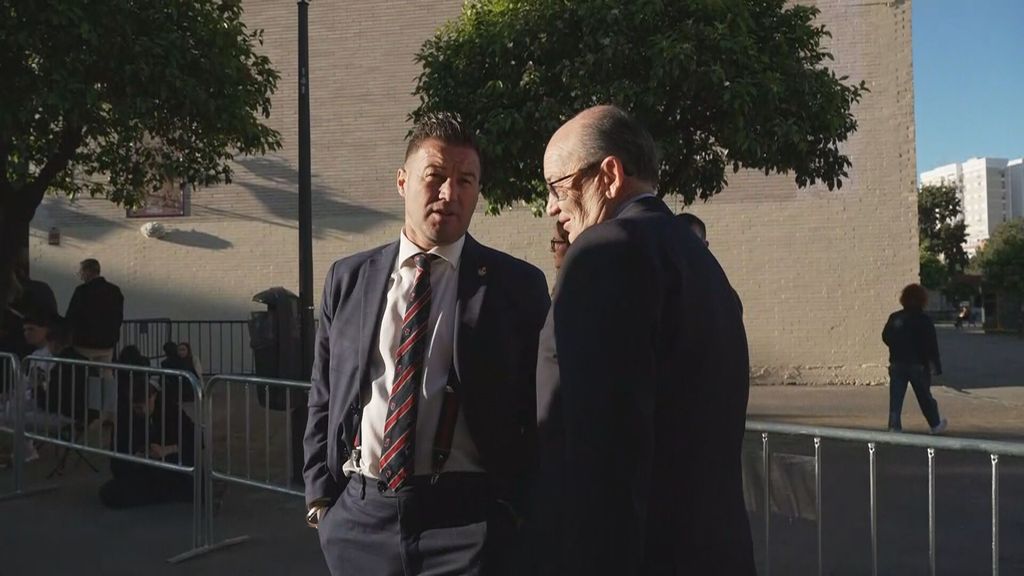 La 'charla cofrade' entre Pepe Castro y Antoñito antes de la ofrenda en San Pablo