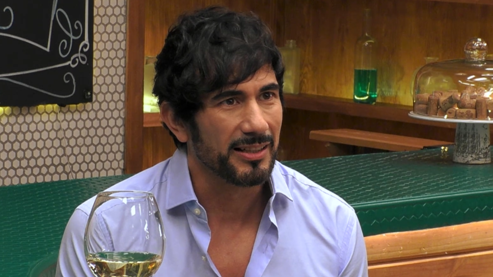 Un soltero queda completamente sorprendido ante el inesperado detalle de su cita: “No creo que sea el regalo más apropiado