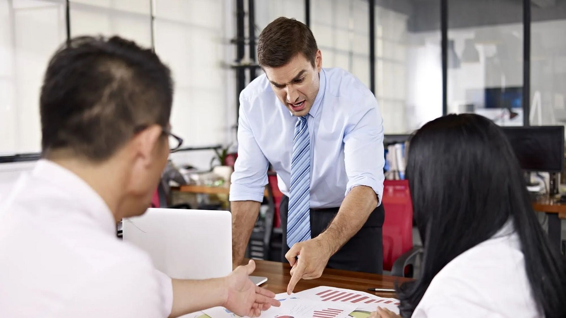 Discutiendo con el jefe