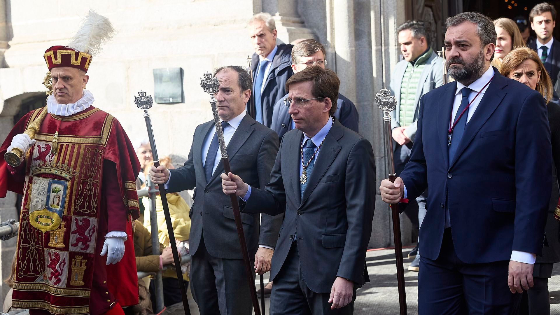 El alcalde de Madrid, José Luis Martínez Almeida, durante la procesión del Santísimo Cristo de la Fe y del Perdón ‘Los Estudiantes'