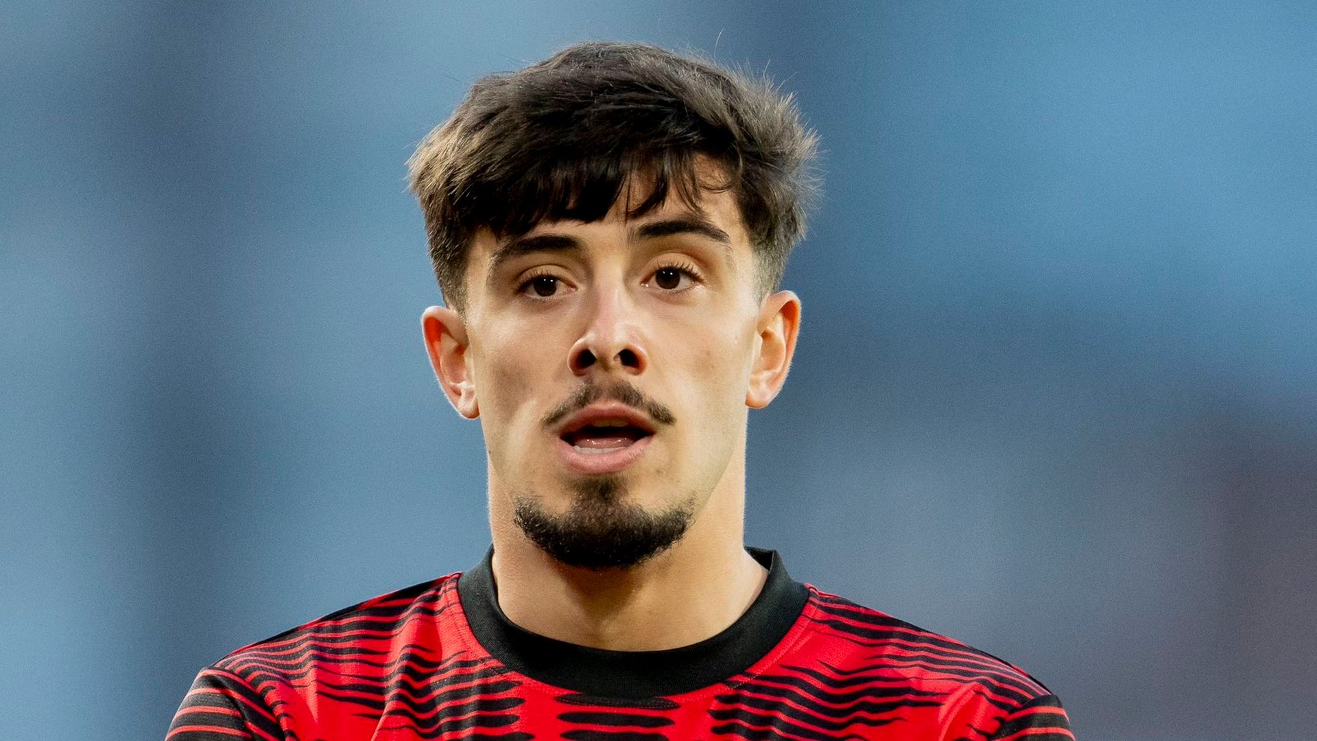 El aplaudo del zurdo navarro Nico Serrano en un partido