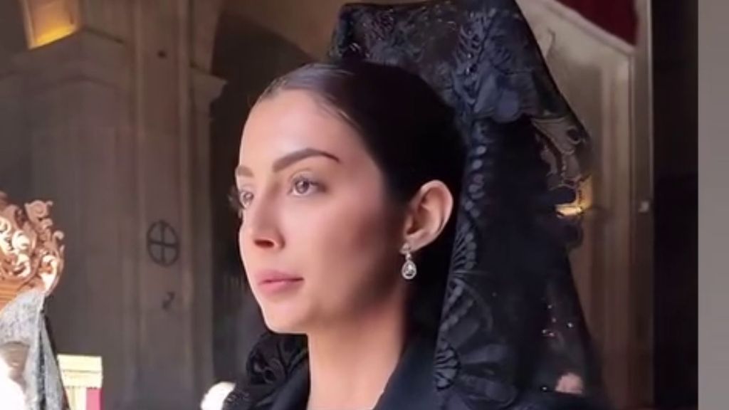El emotivo momento de Marieta al vestirse de mantilla en Semana Santa