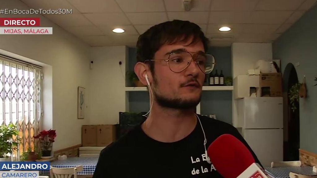 En vídeo | El ataque de risa de un camarero evita un robo con machete