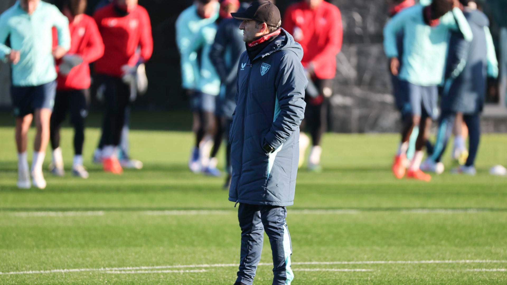 Ernesto Valverde, en un entrenamiento en invierno en Lezama