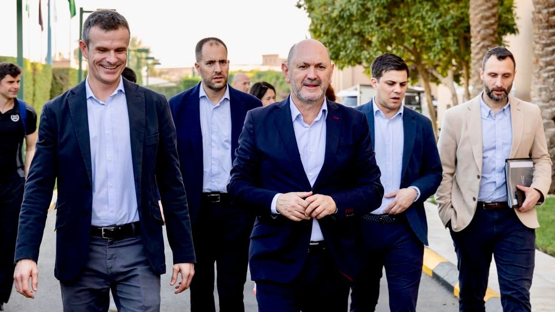 Jon Uriarte y Rafa Louzán tras reunirse en la Supercopa de Arabia