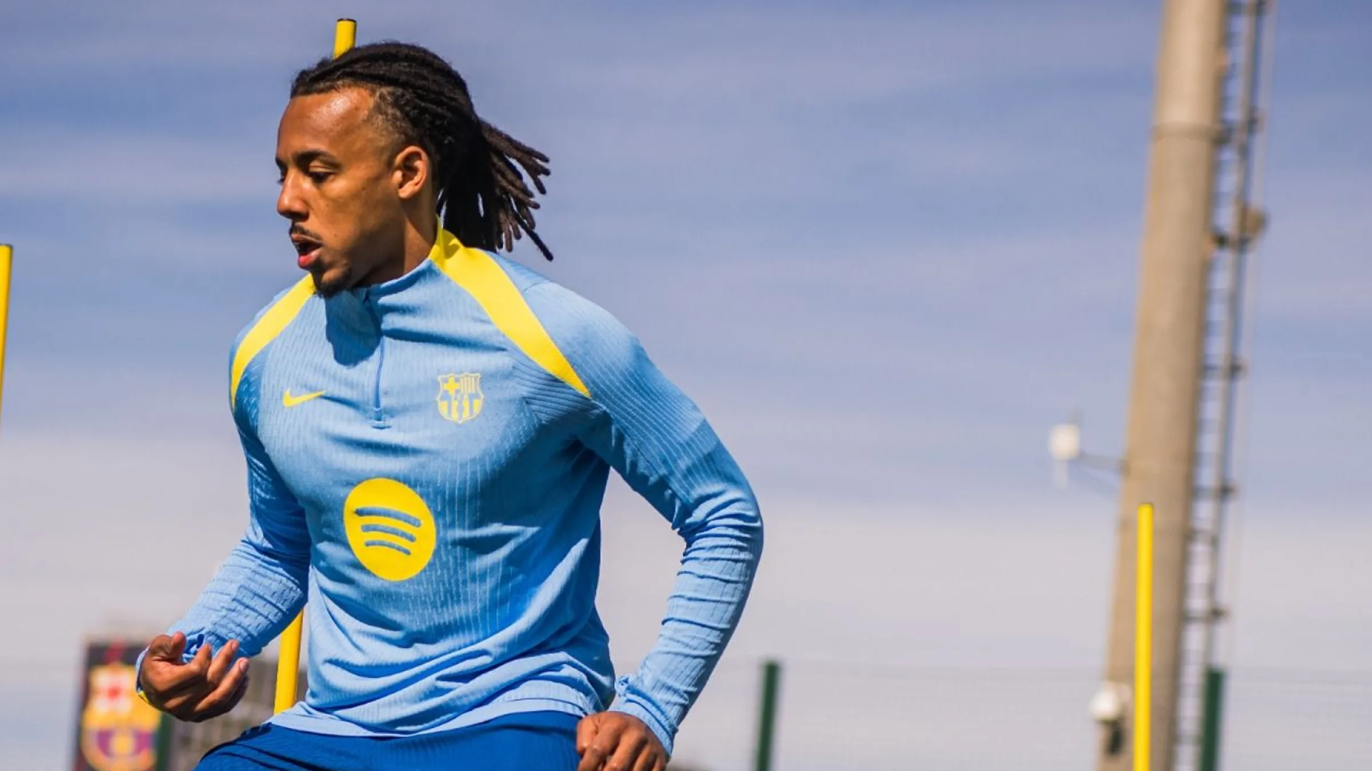 Jules Koundé, en un entrenamiento del Barcelona