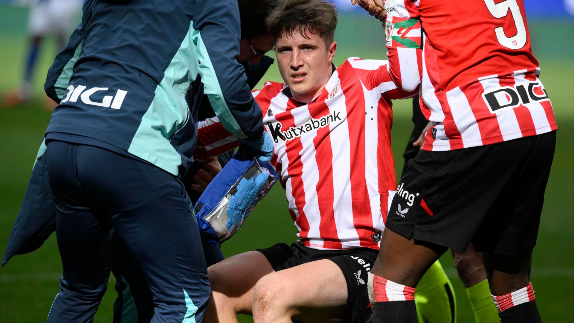 Mikel Jauregizar se hizo daño ante el Real Oviedo en el Carlos Tartiere
