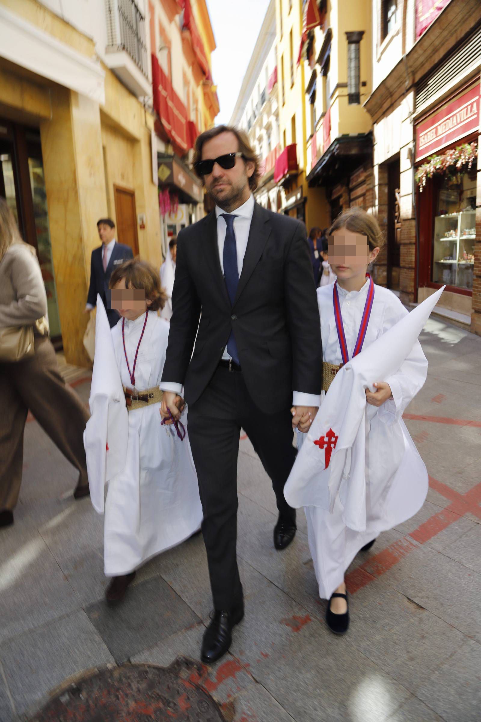 Rosauro Varo y sus hijos, en la Semana Santa de Sevilla