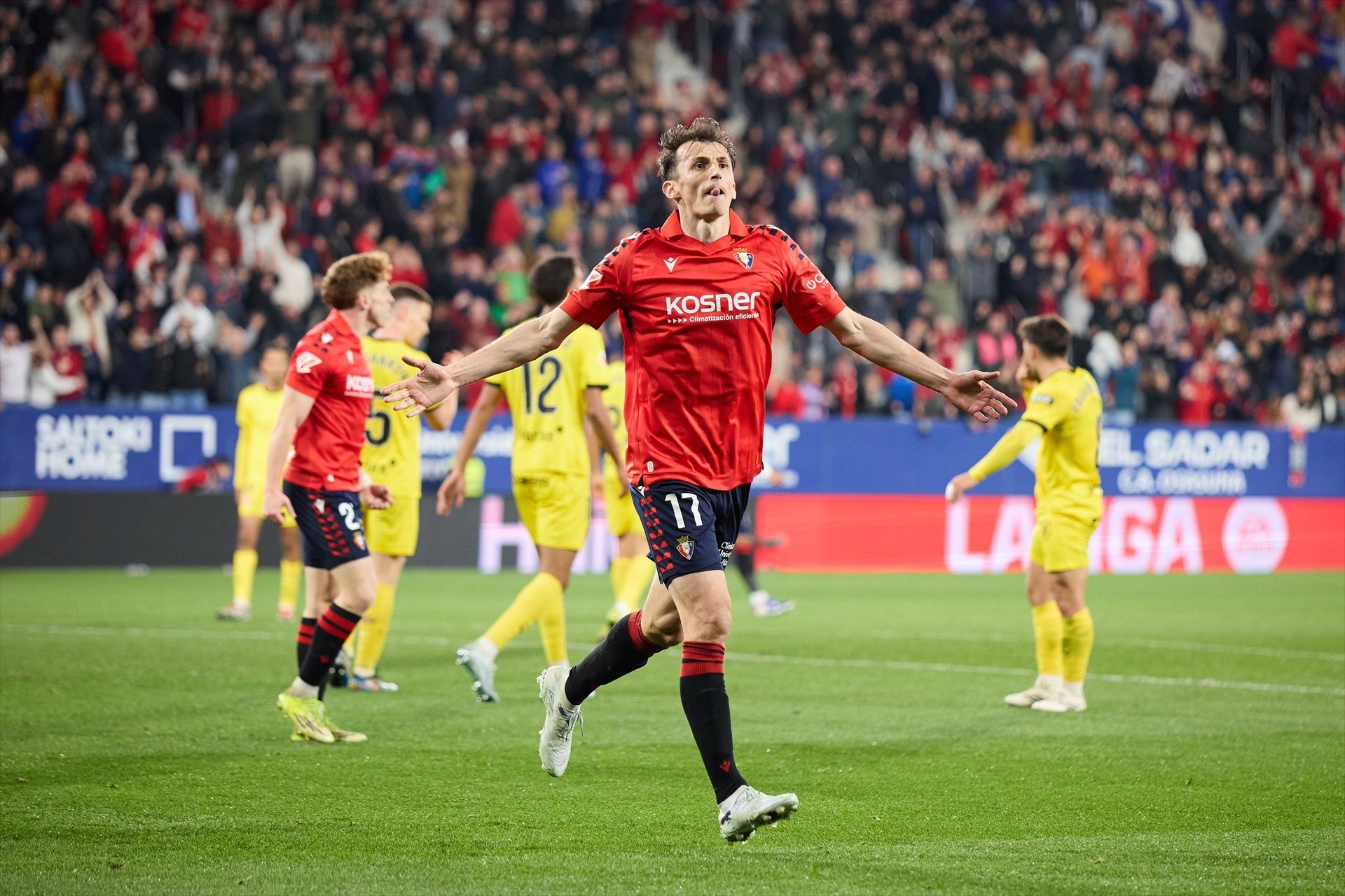 Ante Budimir celebrando un gol durante un partido del Osasuna esta temporada