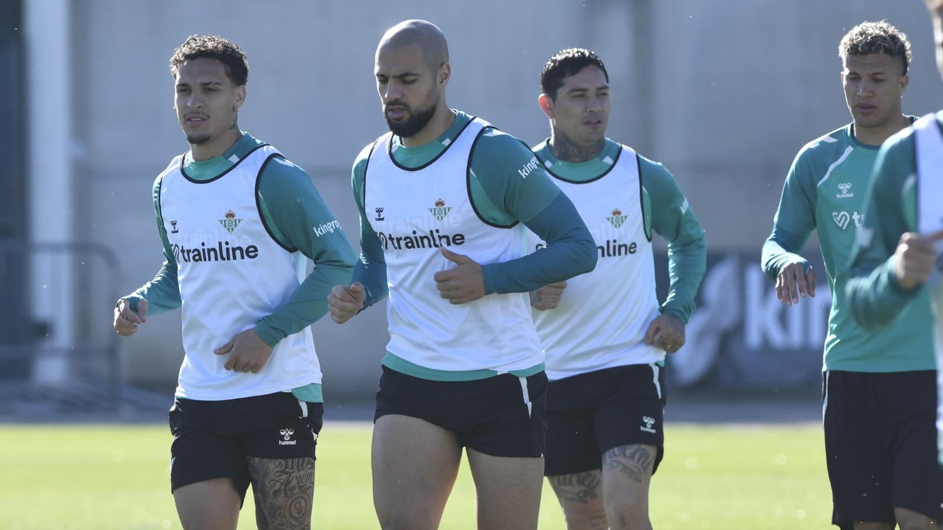 Antony y Amrabat, en la sesión del Martes Santo