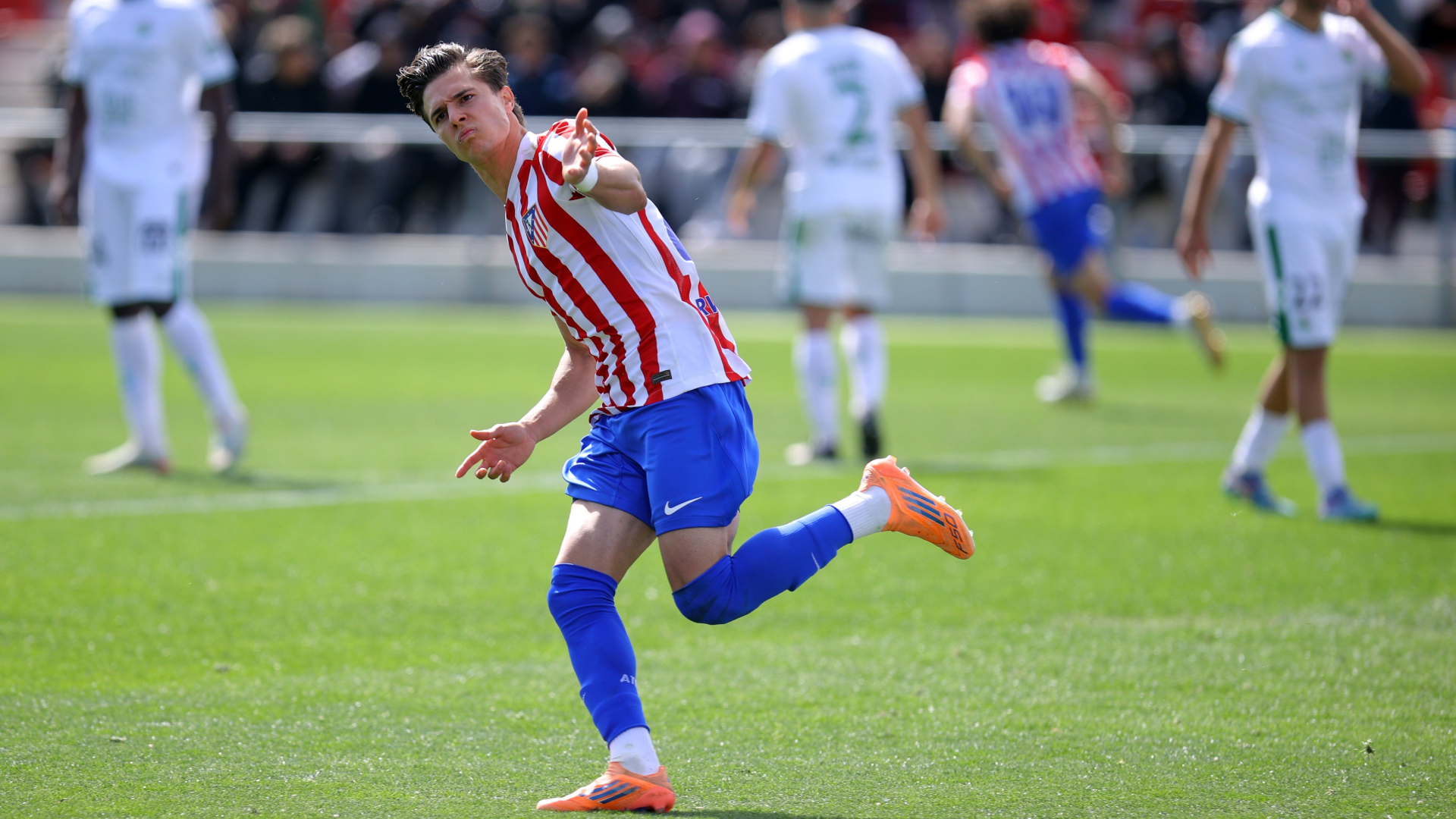 Arnau Ortiz celebra un gol con el Atlético Madrileño