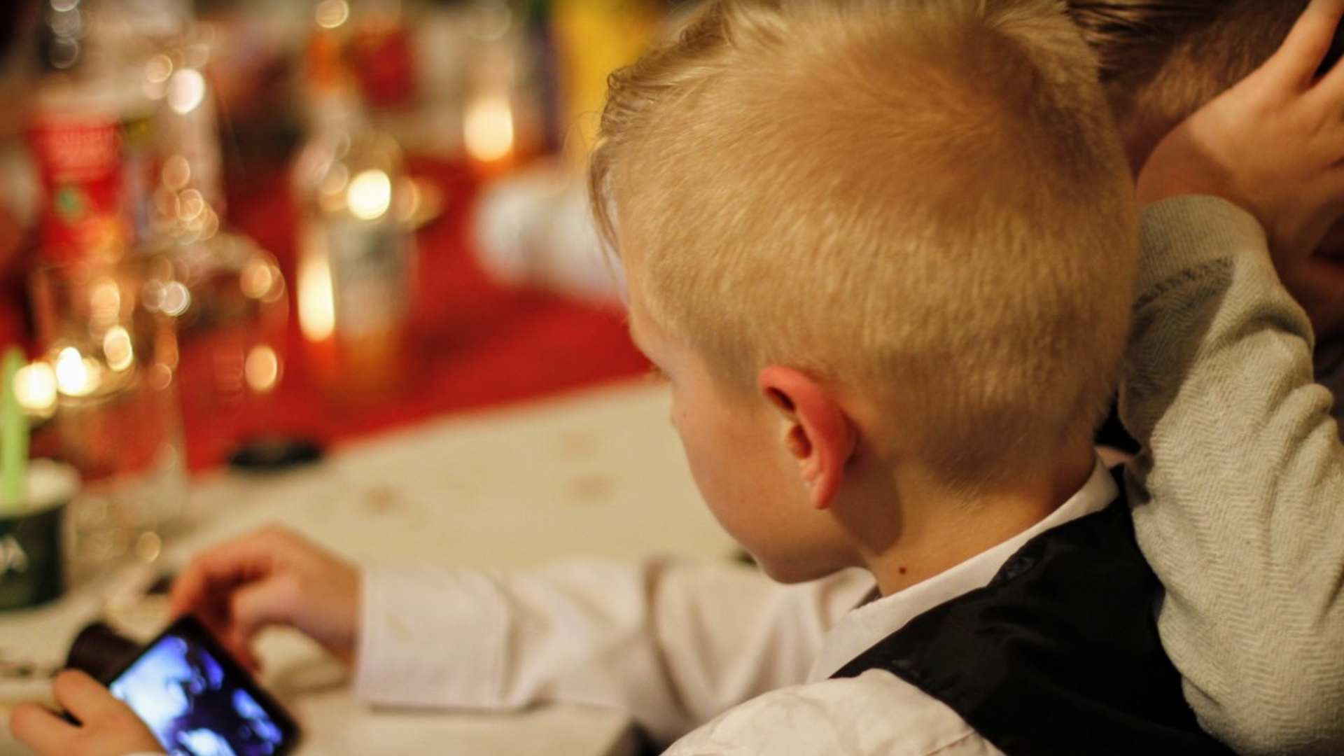 Australia investiga a Youtube y Facebook por incumplir la prohibición de acceso a menores de 16 años Australia investiga a Youtube y Facebook por incumplir la prohibición de acceso a menores de 16 años