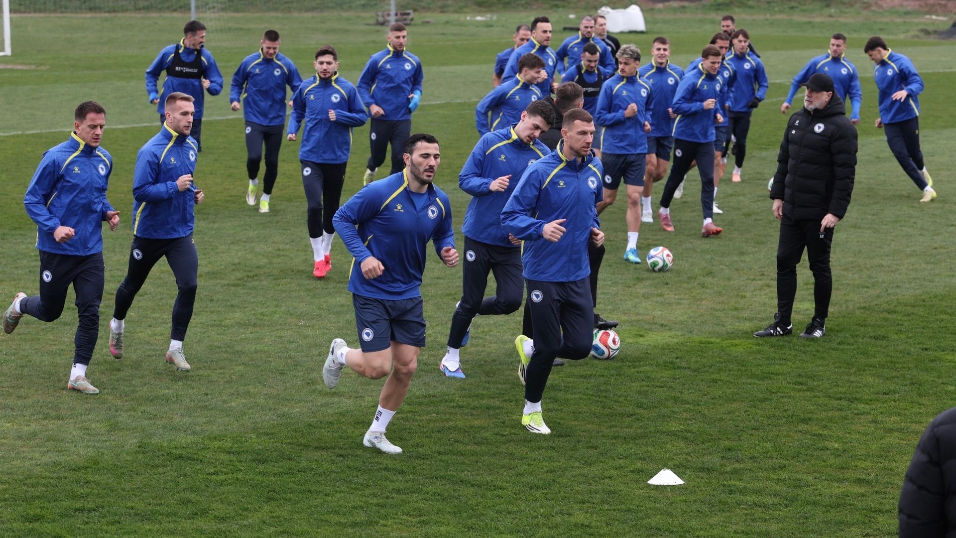 Bosnia entrenando antes de la repesca Bosnia entrenando antes de la repesca