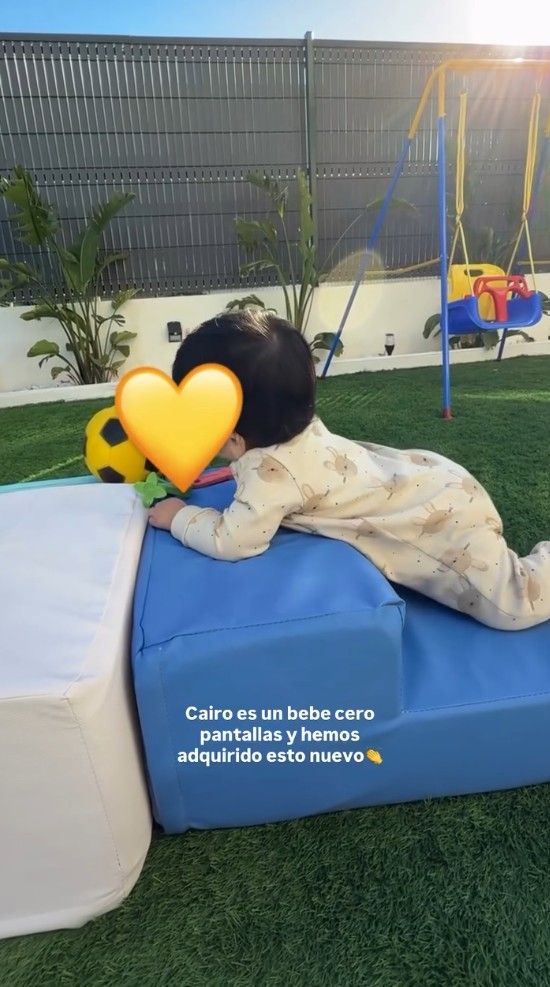 Cairo, el hijo de Isa Pantoja y Asraf Beno en el jardín de su casa