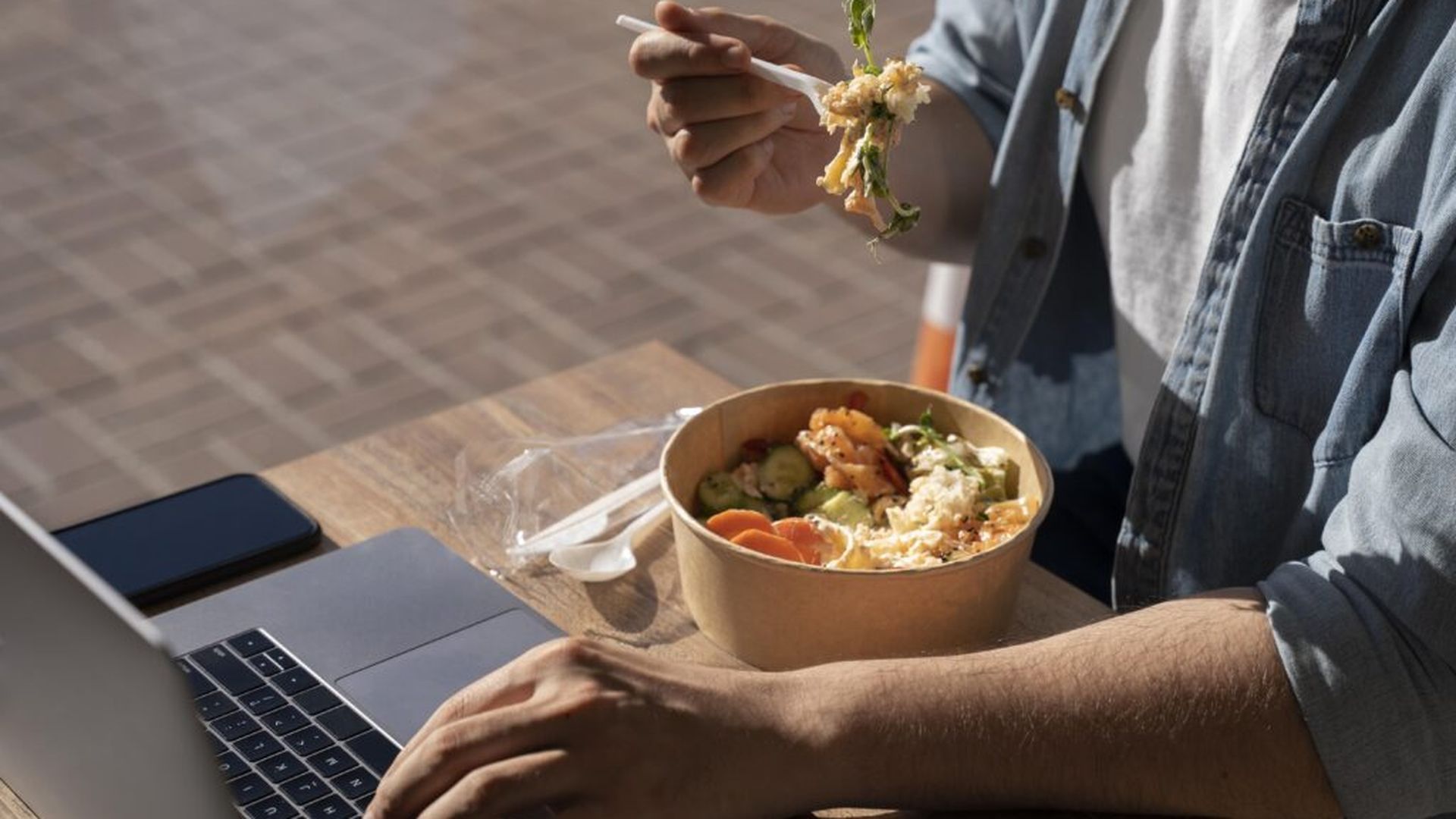 Comida sobre la marcha de un autónomo