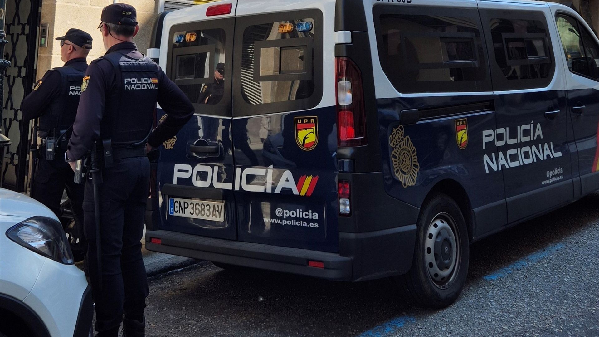 Detenidas cinco personas por retener y agredir a un hombre en una casa por una deuda de 15 euros en Leganés Detenidas cinco personas por retener y agredir a un hombre en una casa por una deuda de 15 euros en Leganés