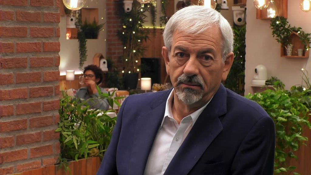 Carlos Sobera pone a prueba la habilidad de un soltero con altas capacidades en 'First Dates' y le deja con la boca abierta: "Estoy impresionado"