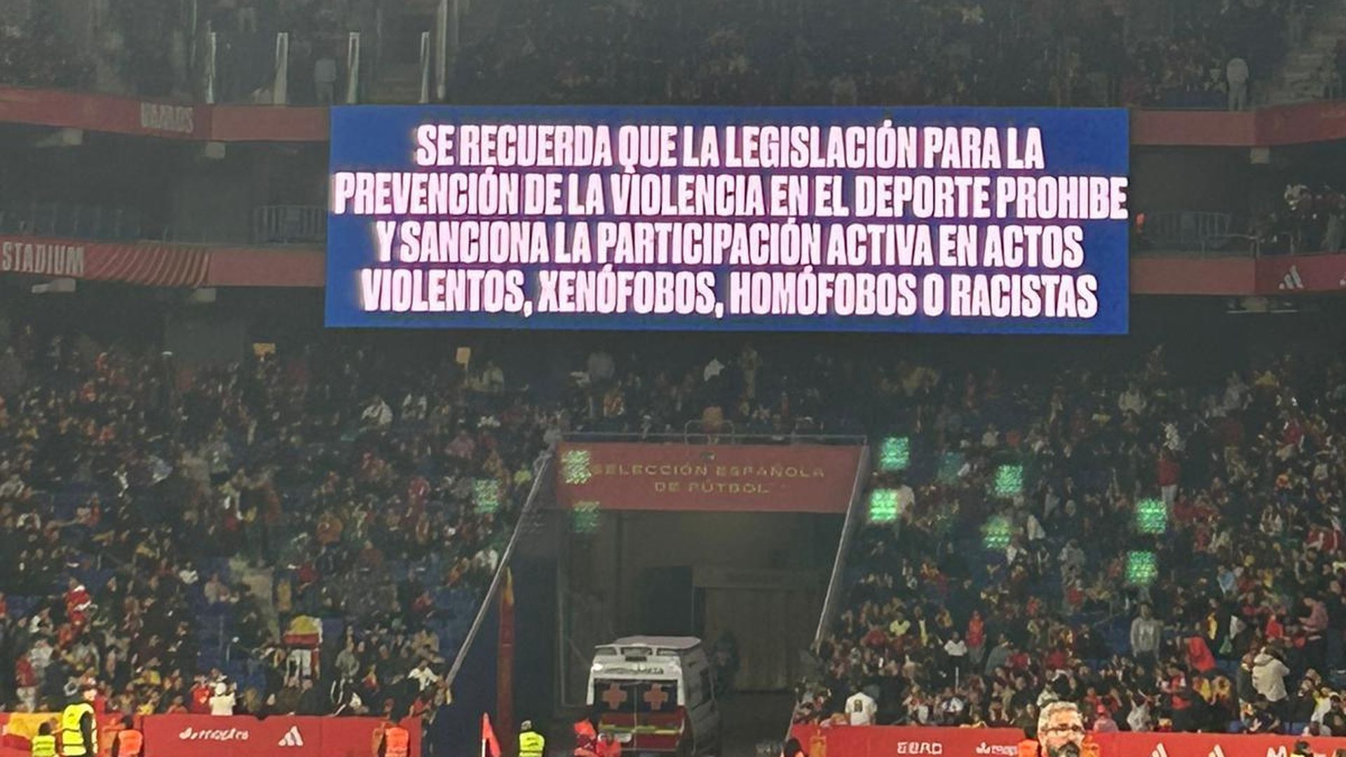 El anuncio en el videomarcador para que se produjeran insultos racistas El anuncio en el videomarcador para que se produjeran insultos racistas